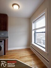 556 W Arlington Pl, Unit 2 in Chicago, IL - Foto de edificio - Building Photo