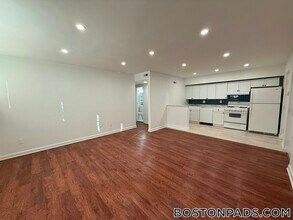 20 Hubbard Ave, Unit 2 in Cambridge, MA - Building Photo - Building Photo