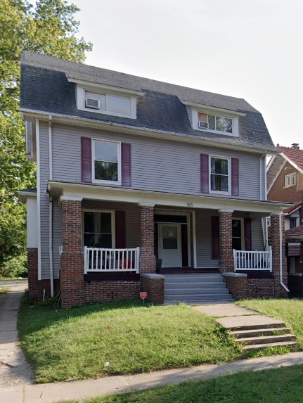 property at 915 W Main St