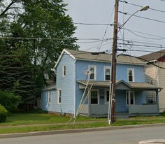 219 4th St in Honesdale, PA - Building Photo