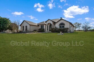 7033 Robin Hood Way in Schertz, TX - Building Photo - Building Photo