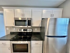 502 New Terrace Ln in Rochester, NY - Building Photo - Building Photo