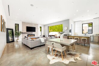 454 N Sweetzer Ave in Los Angeles, CA - Building Photo - Building Photo