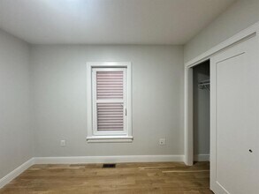 35 Gore St, Unit 1 in Cambridge, MA - Building Photo - Building Photo