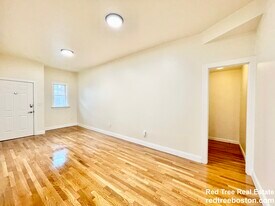 523 E 3rd St, Unit 1 in Boston, MA - Building Photo