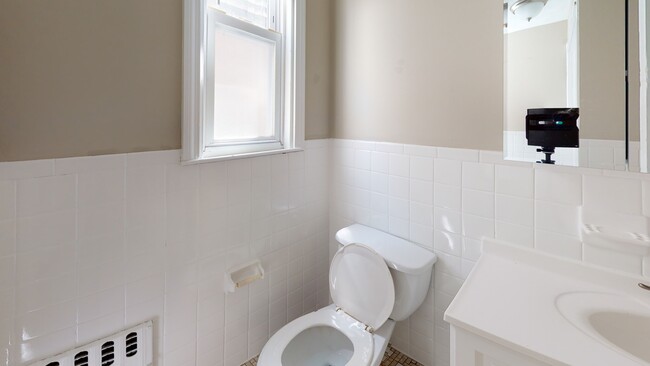 240 Cypress St, Unit 1 in Brookline, MA - Building Photo - Building Photo