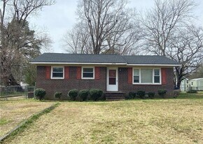 604 Odom Dr in Fayetteville, NC - Building Photo