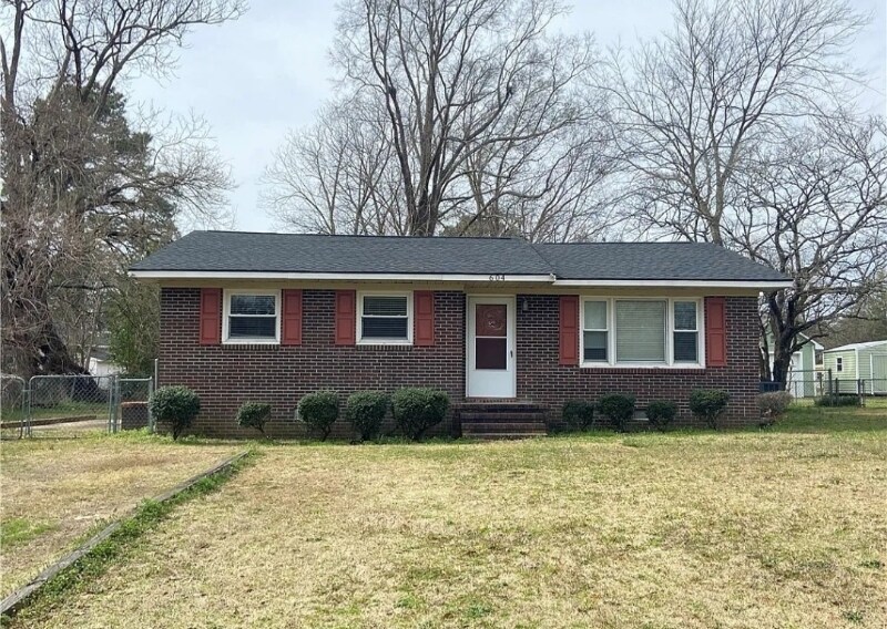604 Odom Dr in Fayetteville, NC - Building Photo