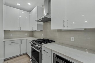 19 Lily Pond Ln in Lexington, MA - Building Photo - Building Photo