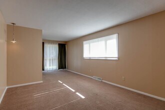 1816 Elaine Dr in Manhattan, KS - Building Photo - Building Photo