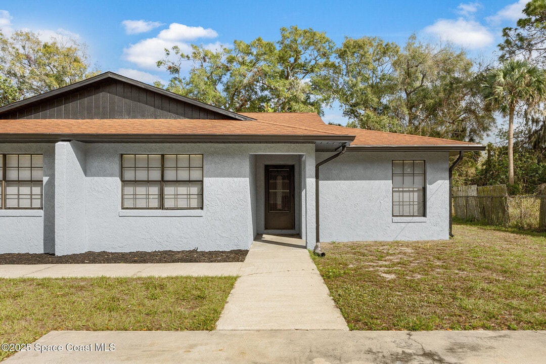 2509 Mitchell Ave in Mims, FL - Building Photo