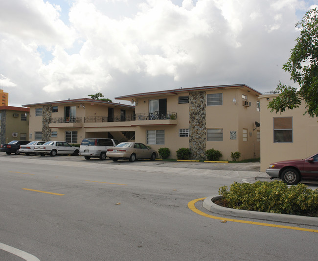 50 W 4th St in Hialeah, FL - Building Photo - Building Photo