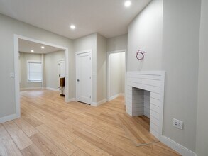 22 Winslow Rd, Unit 1 in Brookline, MA - Building Photo - Building Photo