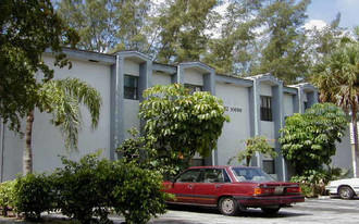 10682 Royal Palm Blvd Apartments