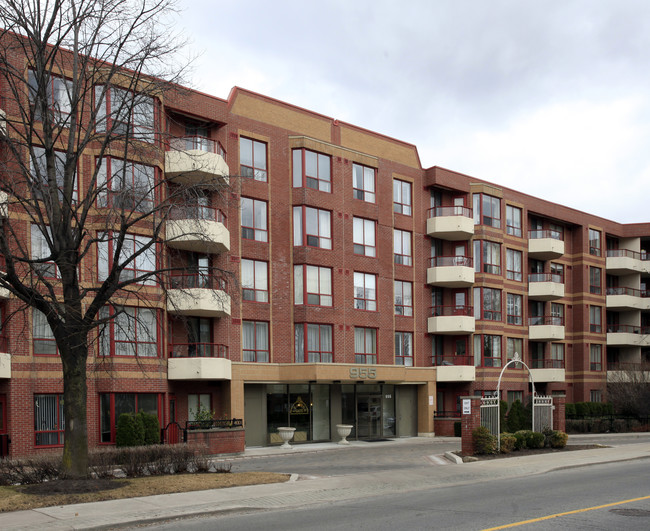 Leaside Gate in Toronto, ON - Building Photo - Building Photo