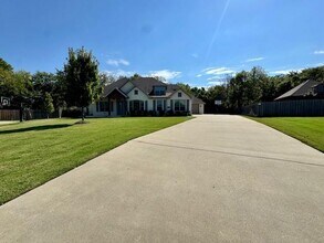 2715 N Floral Ct in Fayetteville, AR - Building Photo - Building Photo