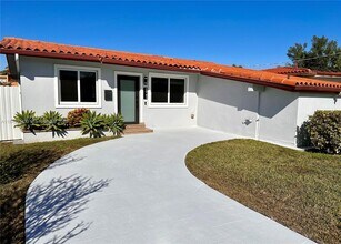 8943 SW 25th St in Miami, FL - Building Photo - Building Photo