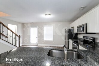 6710 Sawnee Way in Gainesville, GA - Foto de edificio - Building Photo