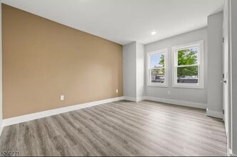 654 S 12th St, Unit 2nd Floor in Newark, NJ - Building Photo - Building Photo