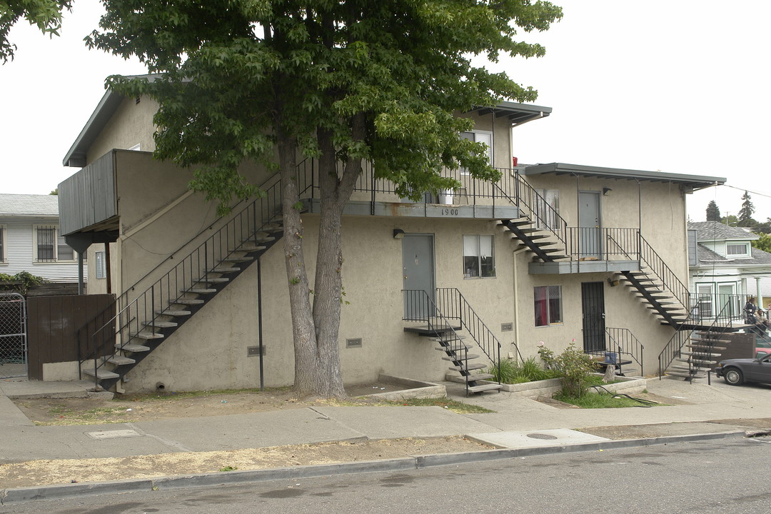 1900 E 24th St in Oakland, CA - Building Photo