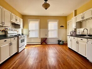 151 Sandwich St, Unit Apartment #2 in Plymouth, MA - Building Photo - Building Photo