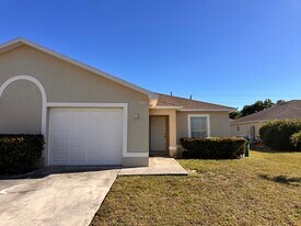 1246 SE 8th St in Cape Coral, FL - Building Photo