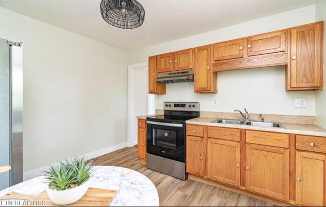 2306 Whittle Springs Rd in Knoxville, TN - Building Photo - Building Photo