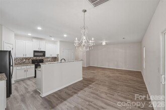 8422 Candlenut Ln in Charlotte, NC - Foto de edificio - Building Photo