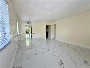 1371 NE 150th St in Miami, FL - Building Photo - Building Photo