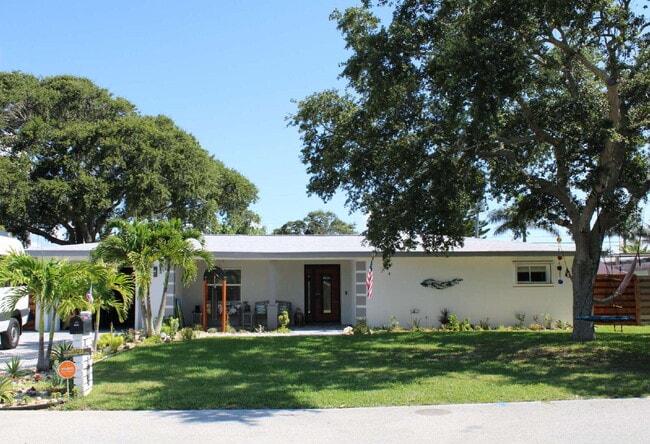 property at 415 N Shore Dr