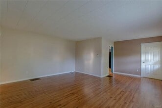 820 Mill St, Unit upper unit in Watertown, NY - Building Photo - Building Photo