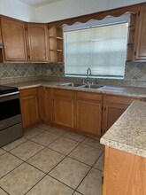 10035 N 53rd St in Temple Terrace, FL - Foto de edificio - Building Photo