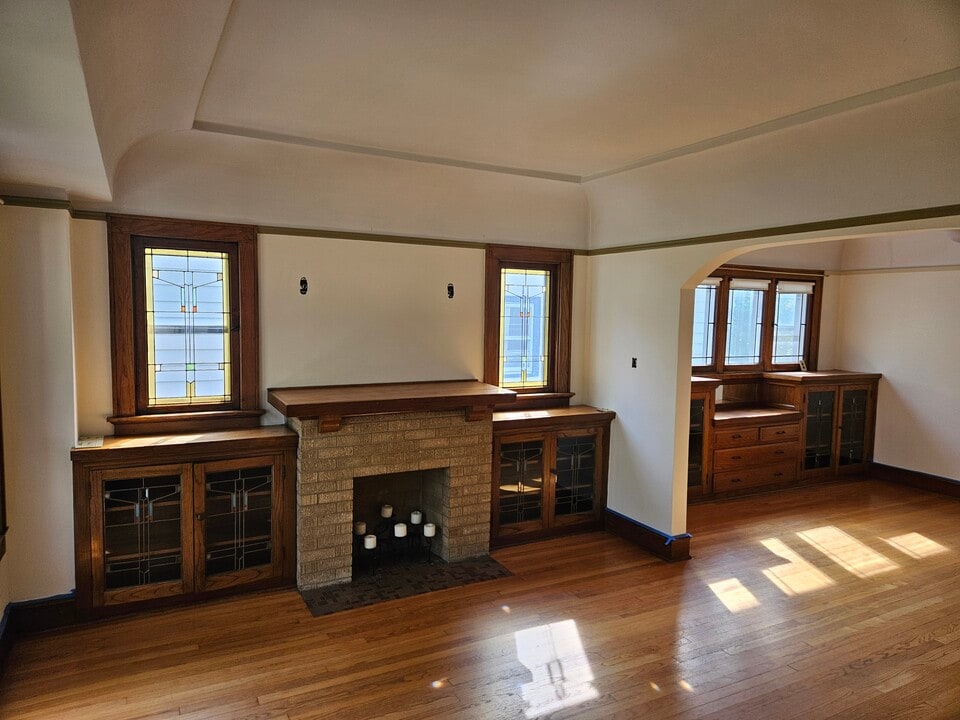 2567 N 66th St, Unit Lower 2 bedroom in Wauwatosa, WI - Building Photo