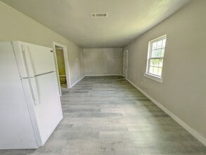 255 Pollard St in Beaumont, TX - Building Photo - Building Photo