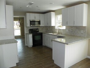 18027 Bambriar Dr in Houston, TX - Foto de edificio - Building Photo