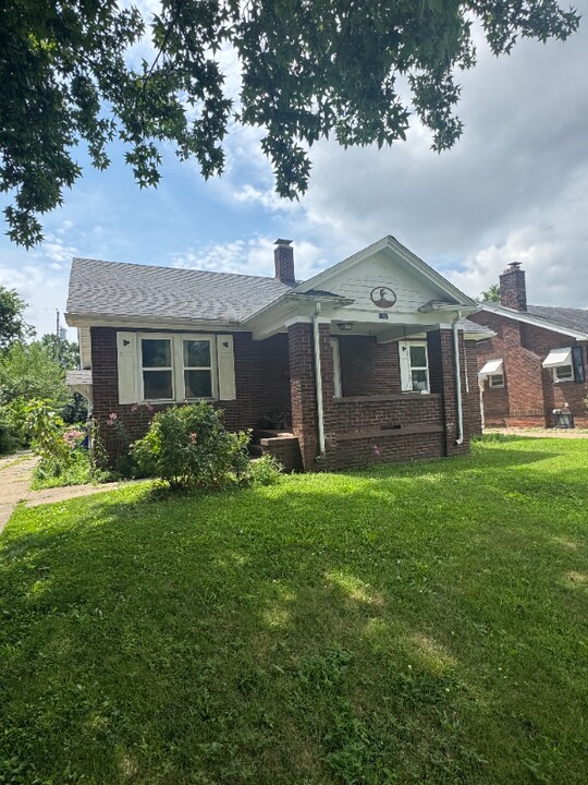 1453 E Clay St in Decatur, IL - Building Photo