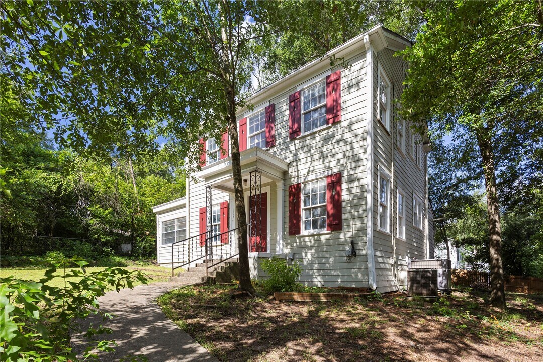 1924 Avenue N in Huntsville, TX - Building Photo