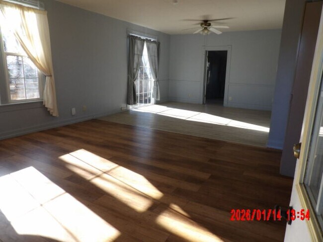 1306 10th St in La Grande, OR - Building Photo - Building Photo