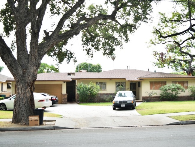 Broadway Apartments in Temple City, CA - Foto de edificio - Building Photo