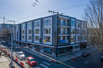 Division Terrace in Portland, OR - Foto de edificio - Building Photo