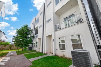 2114 Engelmohr St in Houston, TX - Building Photo - Building Photo