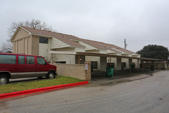 City Lake Townhomes in Taylor, TX - Building Photo - Building Photo