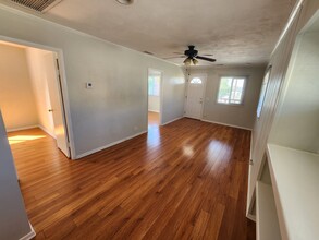 10146 Mountair Ave in Tujunga, CA - Foto de edificio - Building Photo