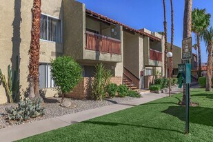 Sage Courtyard in Palm Springs, CA - Building Photo