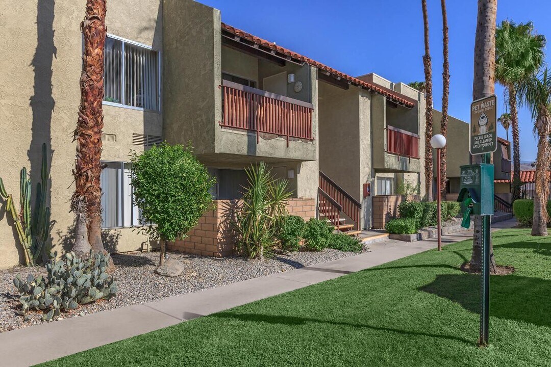 Sage Courtyard in Palm Springs, CA - Building Photo