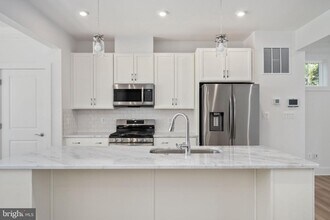 7404 Rocky Crk Ter in Annandale, VA - Building Photo - Building Photo