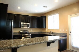 7508 Luna Bella Ave in Las Vegas, NV - Building Photo - Building Photo