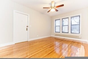 611 W Melrose St, Unit 1e in Chicago, IL - Building Photo