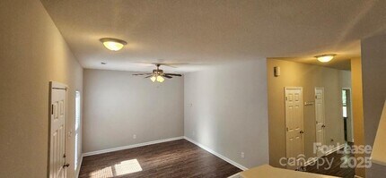 2715 Meadow Knoll Dr in Charlotte, NC - Building Photo - Building Photo