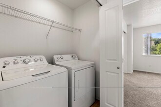 674 N Hydra Pl, Unit B in Post Falls, ID - Building Photo - Building Photo